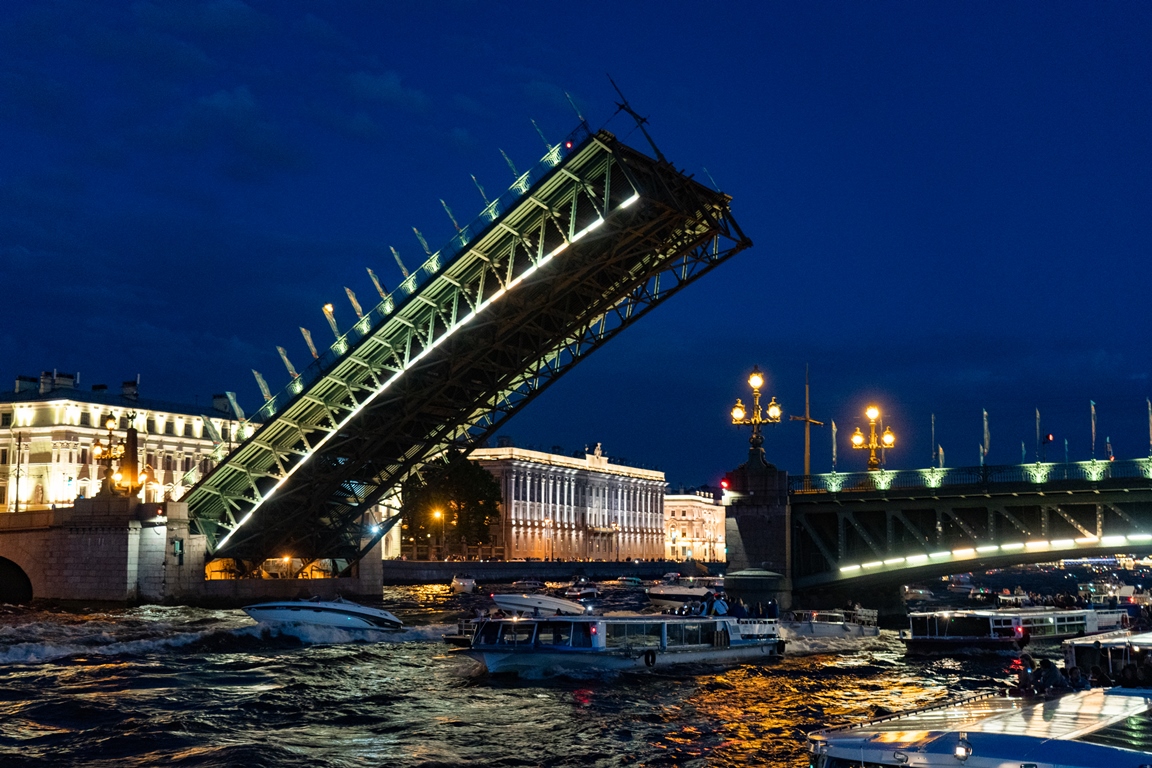 Разводные мосты Петербурга от Кунсткамеры